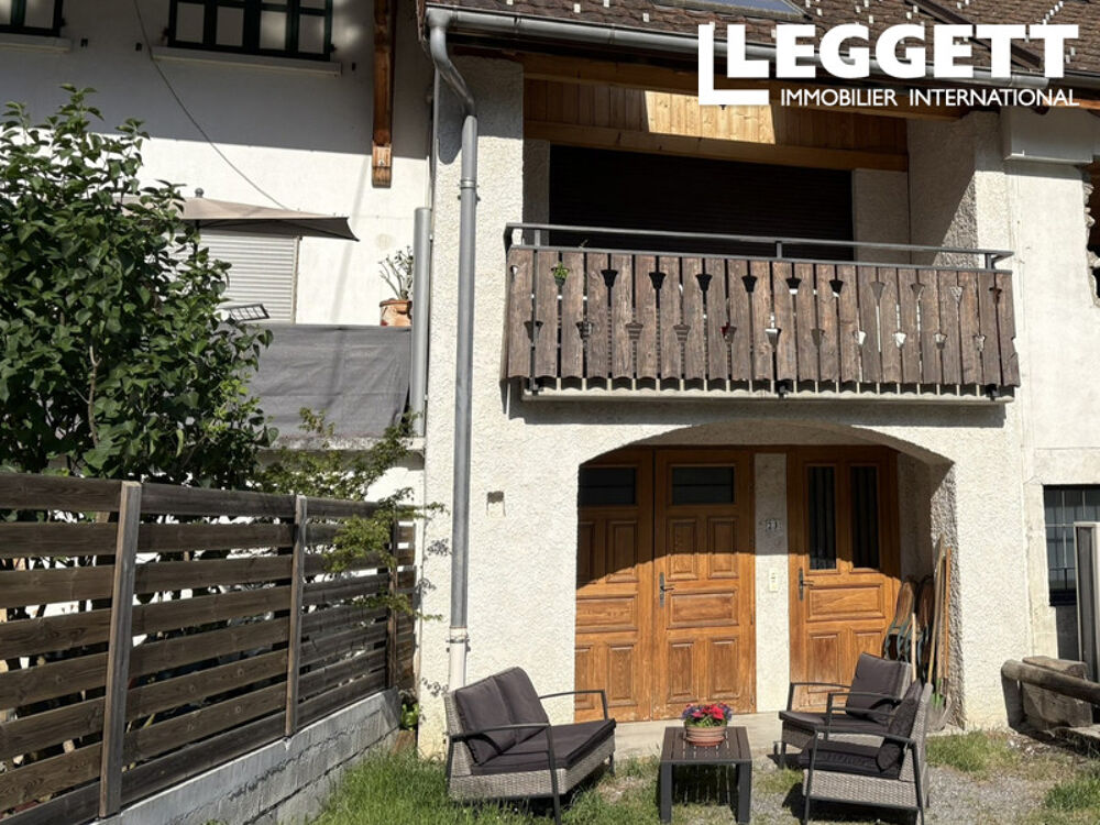 Maison de village traditionnelle de 3 chambres avec vue sur les montagnes, parking privatif et grand garage