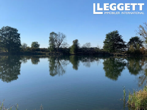   Superbe propriété privée de 1 hectare avec lac, située dans un cadre idyllique à Cher Maison