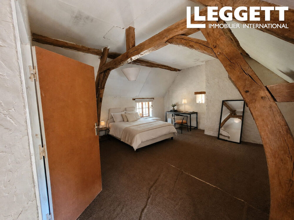 Vente Maison Ferme de caractère avec atelier d?artiste, dépendances et jardins, à 10 min d?une gare avec ligne vers Paris Savigny-en-sancerre