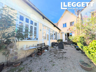 Vente Maison Grande maison de ville à Saint Yrieix la Perche, 4 chambres, cour et grand garage Saint-yrieix-la-perche