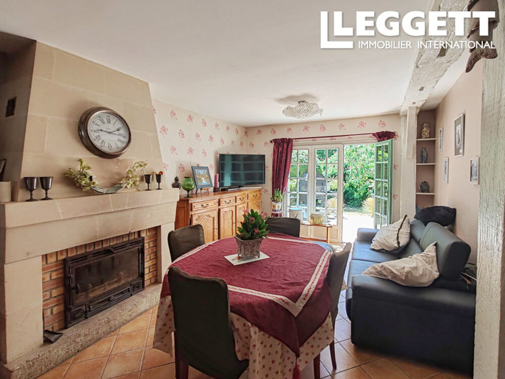 Maison de 120m2, 3 chambres, 1 salle d'eau, double garage, jardin avec terrasse et même une cave. DPE C GES A.