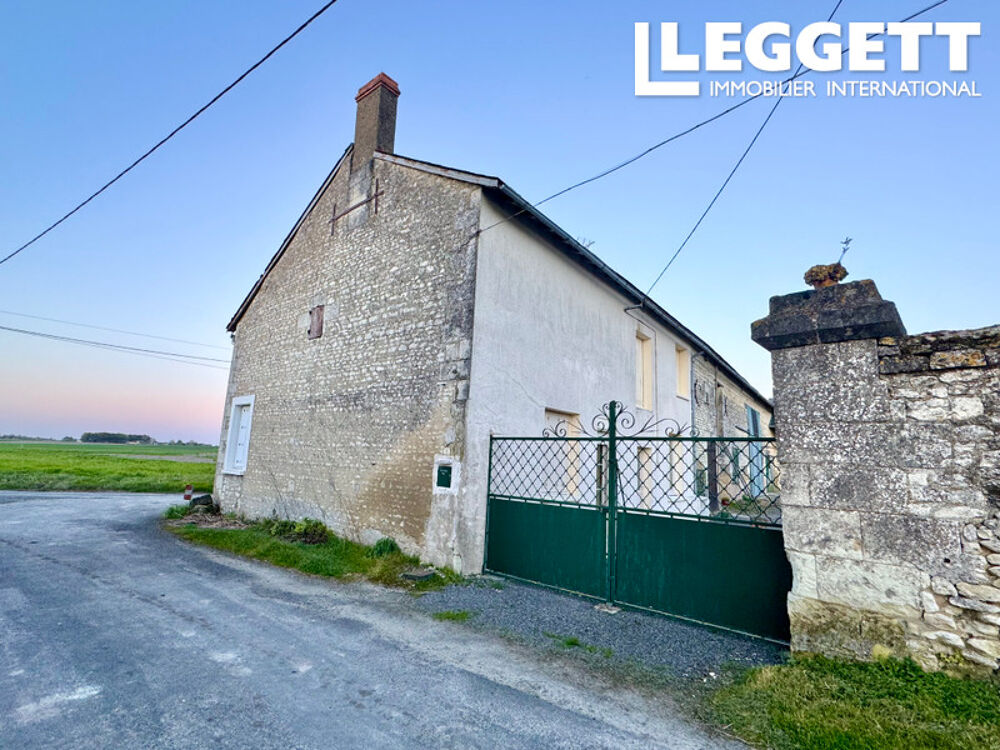 Vente Maison À pied d?un village sud Val de Loire, corps de ferme avec cour fermée et bâtiments pour projet de rénovation. Monts-sur-guesnes