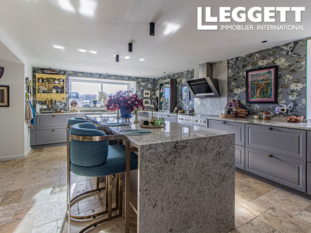 Maison 14 pièces 300 m² · à Lavercantière · 300 m² · 450 000 €
