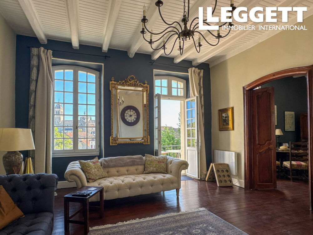 Propriété de charme avec Maison de Maître, gîte indépendant, piscine et jardins en terrasses au c?ur d'Albas
