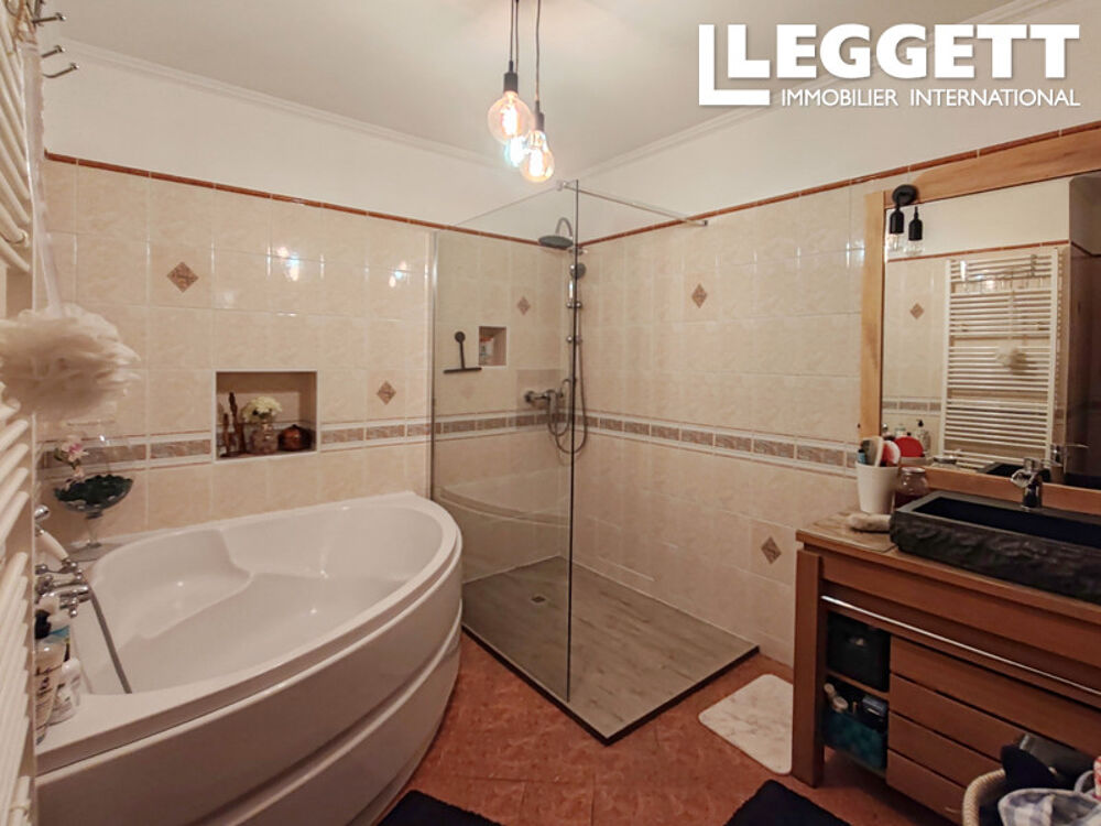 Vente Maison Maison de 120m2, 3 chambres, 1 salle d'eau, double garage, jardin avec terrasse et même une cave. DPE C GES A. Cerelles