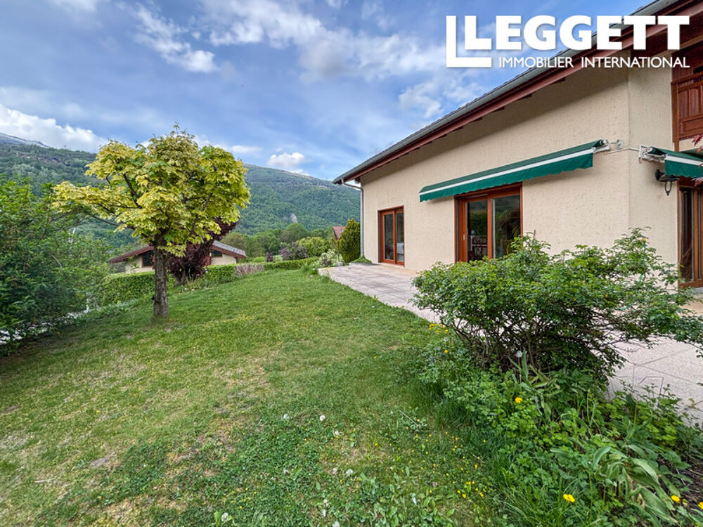 Vente Maison Grande maison avec 4 chambres, bureau, garages et jardin ensoleillé à Macot La Plagne. 15 minutes à la station La plagne tarentaise