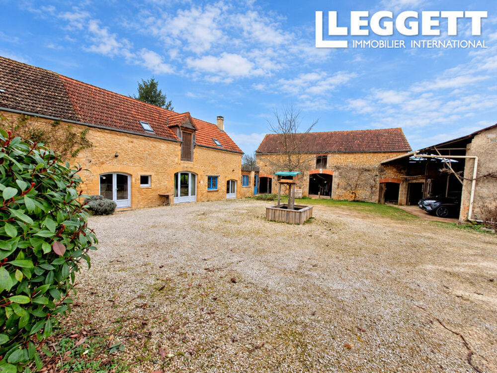 Superbe propriété en pierre avec gîtes et piscine ? plus de 4 hectares au calme absolu