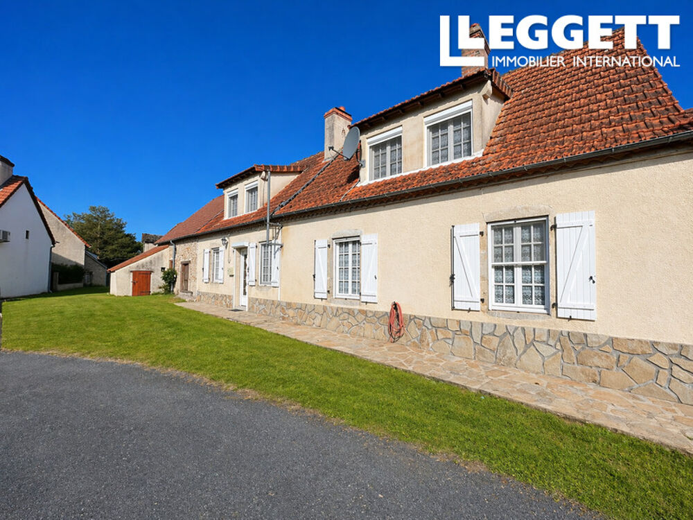 Charmante maison de village, avec 5 chambres et un jardin attenant avec garage.