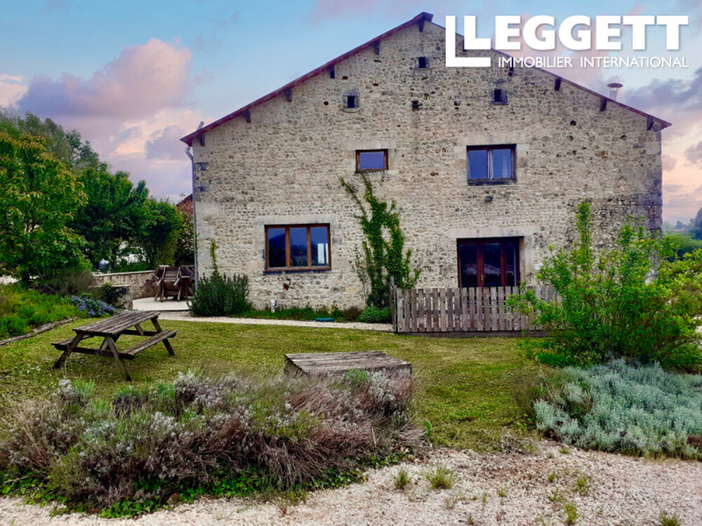 Vente Maison Un charmant trio de maisons de caractère offrant un potentiel exceptionnel pour la création d'un gîte Chevanceaux