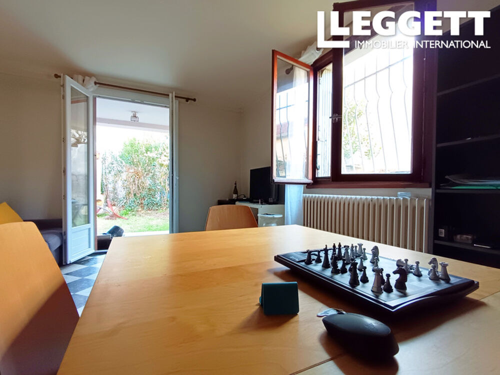 Avignon - 1ére ceinture - Appartement de 55m² avec cuisine, pièce à vivre, une chambre, sdb, jardin et garage.