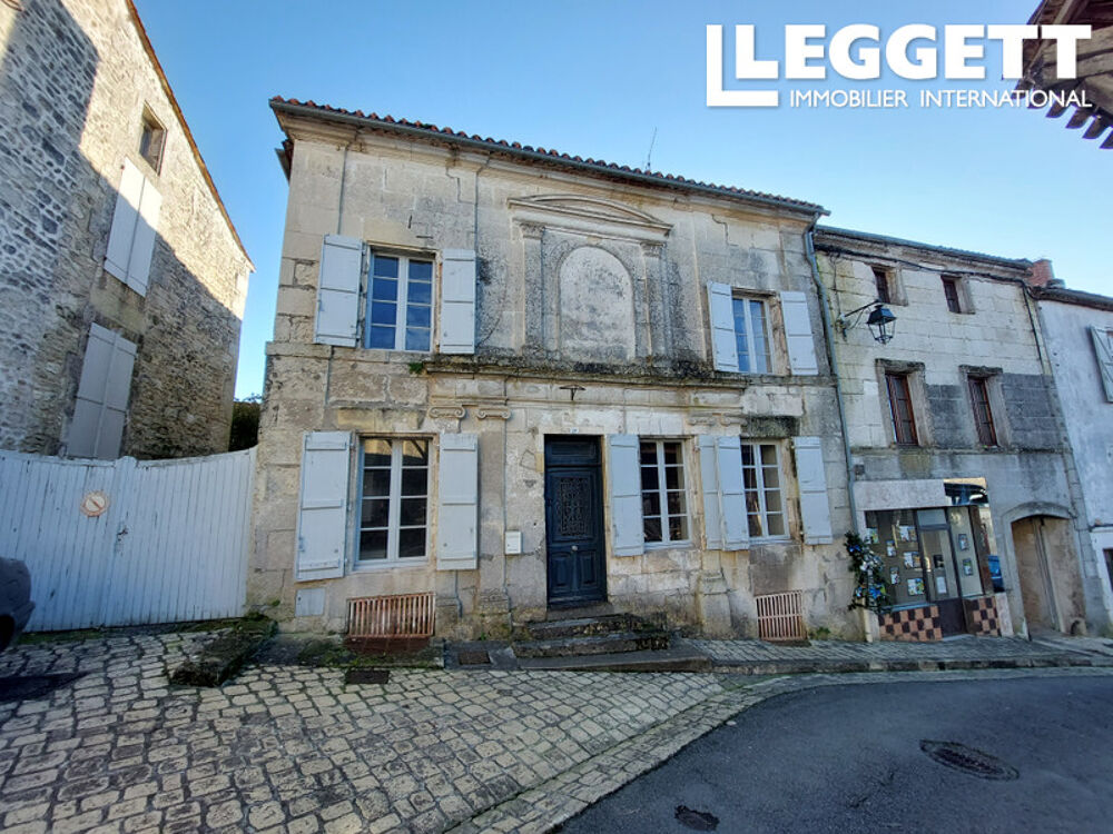 Vente Maison Jolie maison à rénover avec grange et terrain, idéalement placée dans le bourg de Villebois-Lavalette. Villebois-lavalette