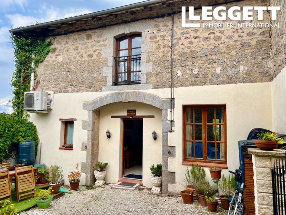 Charmante Propriété en Pierre Rénovée avec Soin, 2 min a pied du centre du village avec toutes commodites.