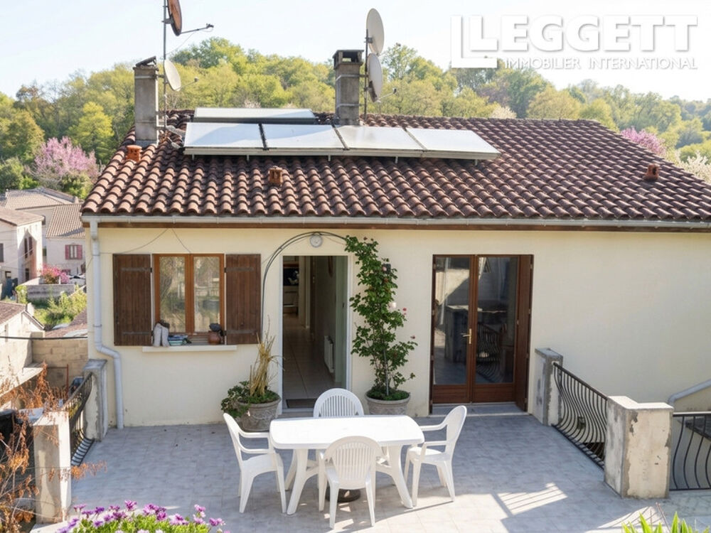 Maison sur les hauteurs du village de Caumont avec vue dégagée. Possibilité de créer 2 appartements