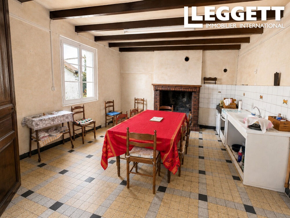 Vente Maison Maison d'habitation de 3 chambres et dépendances à renover à Chassiecq Chassiecq