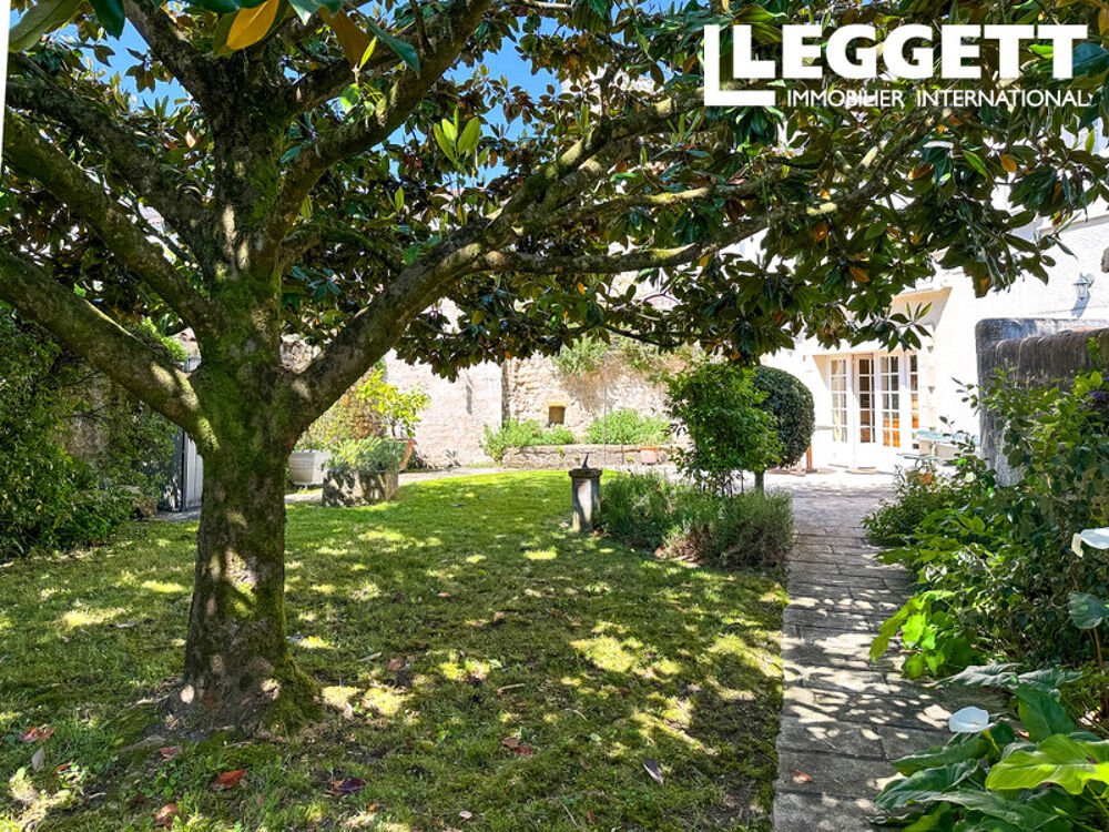 Charmante Maison en pierre + Studio - Secteur Rives gauche . Cour , jardin , garage et parking couvert .