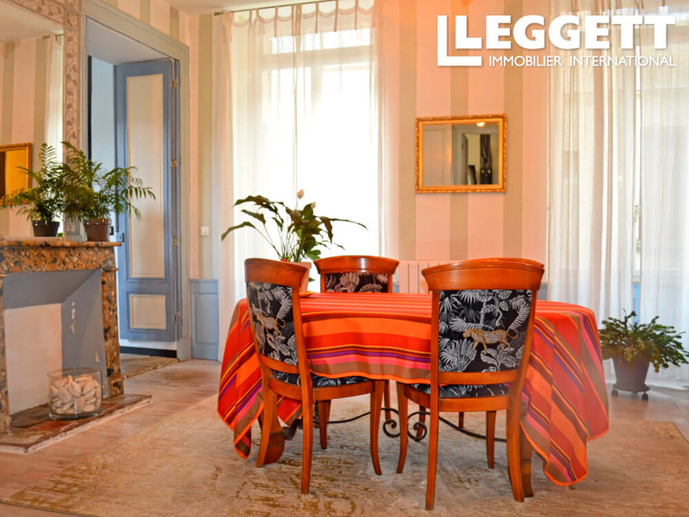 Vente Maison Charm and authenticity define this beautiful stone house, ideally located in the heart of a typical village Le mas-d'agenais