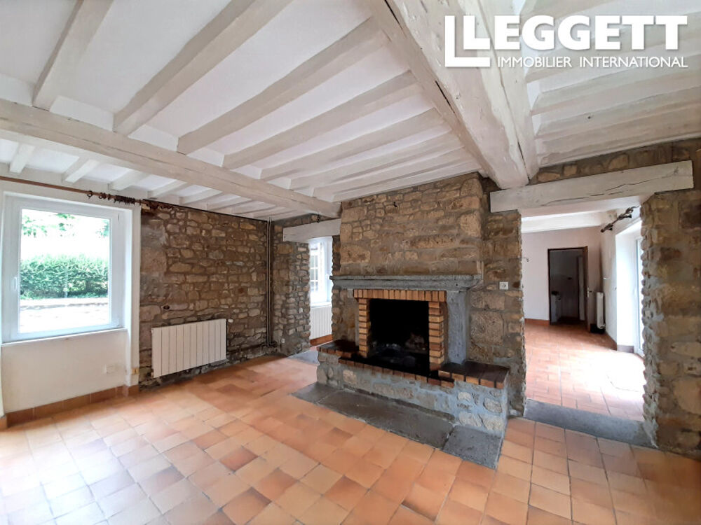 Vente Maison Maison en prierre avec jardin et view dégagée sur la campagne. Salon avec plafond cathédral et balcon. RÂnes