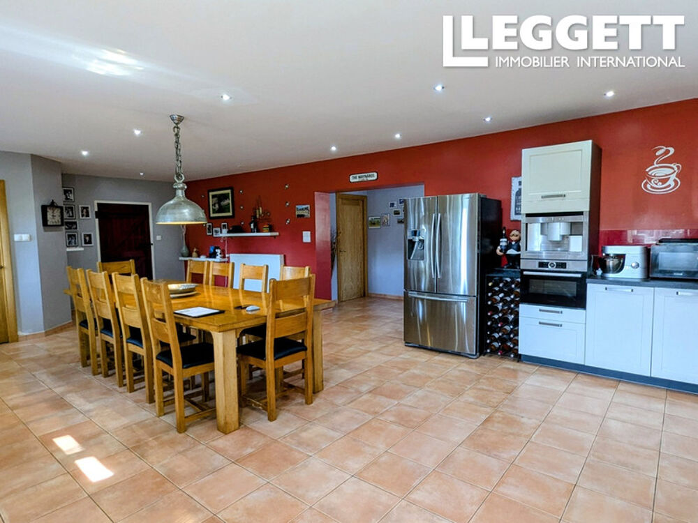 Vente Maison SOUS OFFRE ? Exceptionnelle propriété avec 4 maisons, granges, dépendances et 7,5 ha en pleine campagne. Plouray