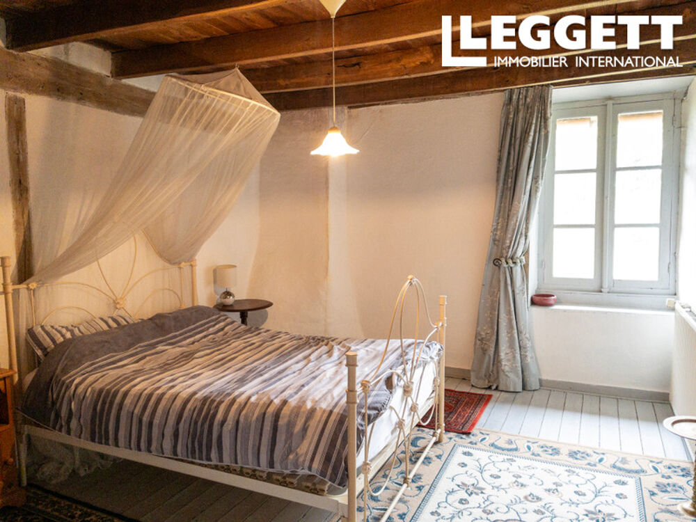 Vente Maison Maison de campagne idyllique située dans un endroit très calme, 3 chambres, un joli jardin avec piscine. Pressignac