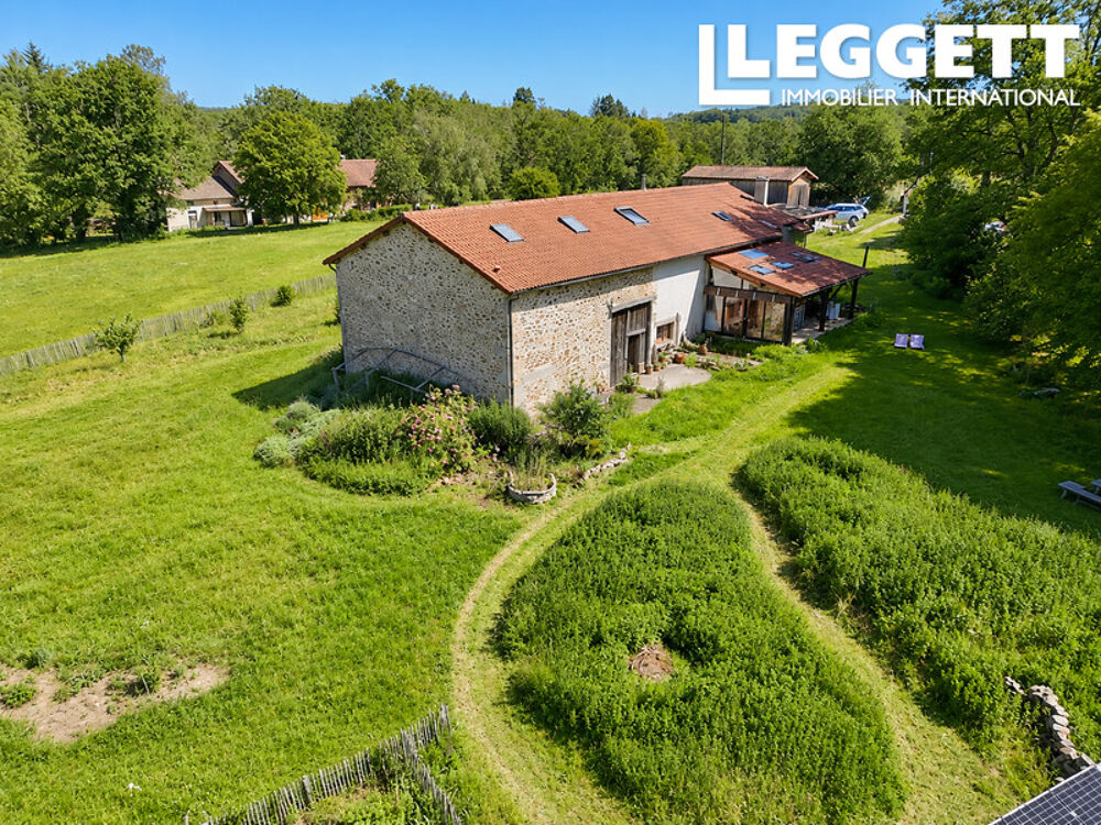 Vente Maison Fermette restaurée autonome en eau et électricité 64000 m2 de terrain attenant, jolie vue , bord de rivière. Busserolles