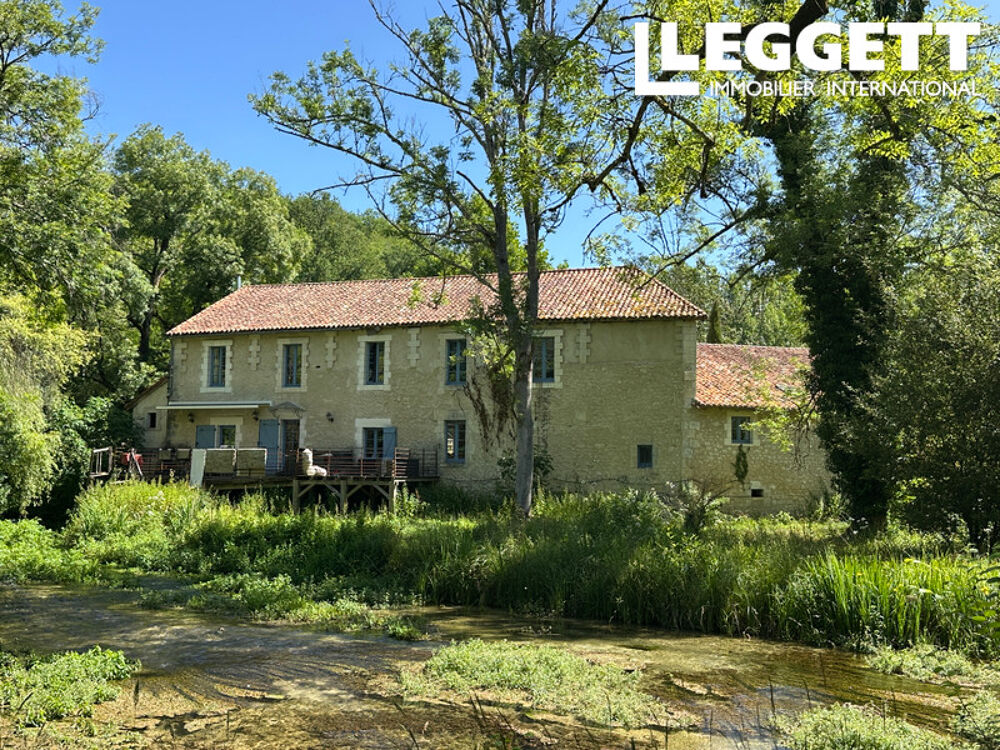 **Superbe ancien moulin avec gîte, piscine, tennis et accès rivière, proche de Bourdeilles