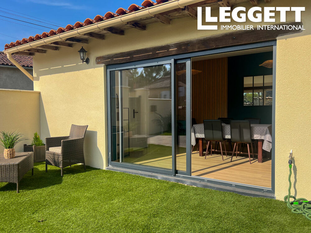 Vente Maison Charmante maison en pierre rénovée. 2 chambres. Cour. Terrasse. Stationnement. <br />Proche villages avec commerces Cellefrouin