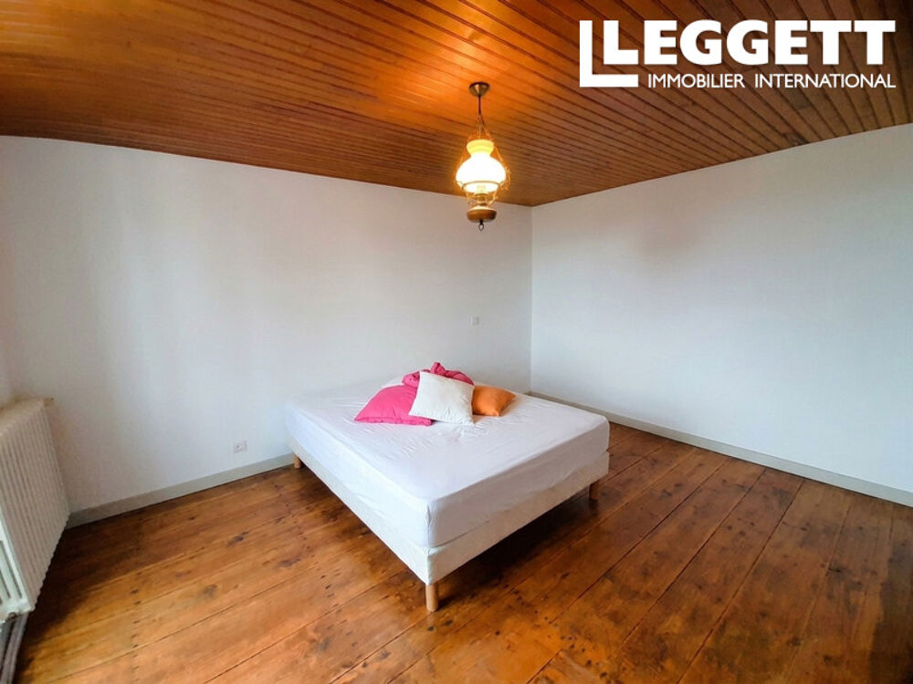 Vente Maison Maison en pierre, avec 3 chambres, granges, garage, jardin et vue sur l?église et le village de Verteillac Verteillac