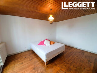 Vente Maison Maison en pierre, avec 3 chambres, granges, garage, jardin et vue sur l?église et le village de Verteillac Verteillac