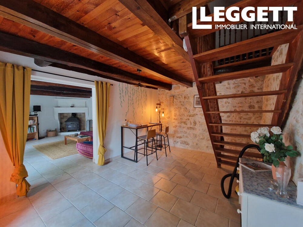 Vente Maison Charmante longère de 120m2, avec dépendances et jardin, située dans un hameau au calme , à 16km d'ANGOULEME. Fouquebrune