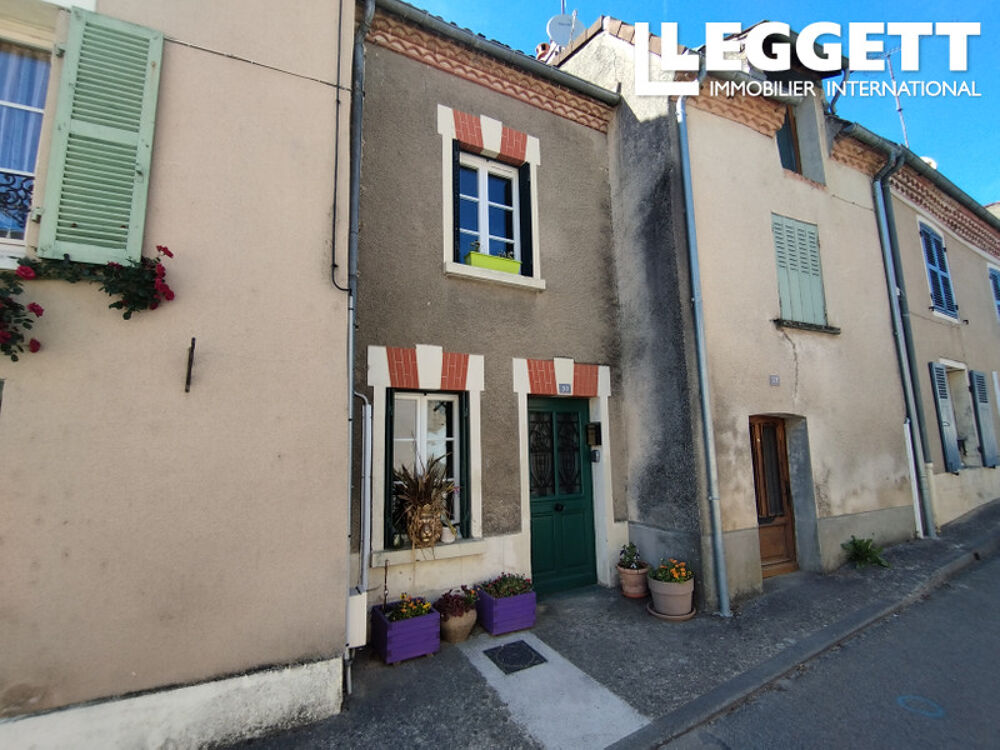 Maison de deux chambres avec salon, cuisine-salle à manger, salle d'eau, jardin privé et garage dans un villag