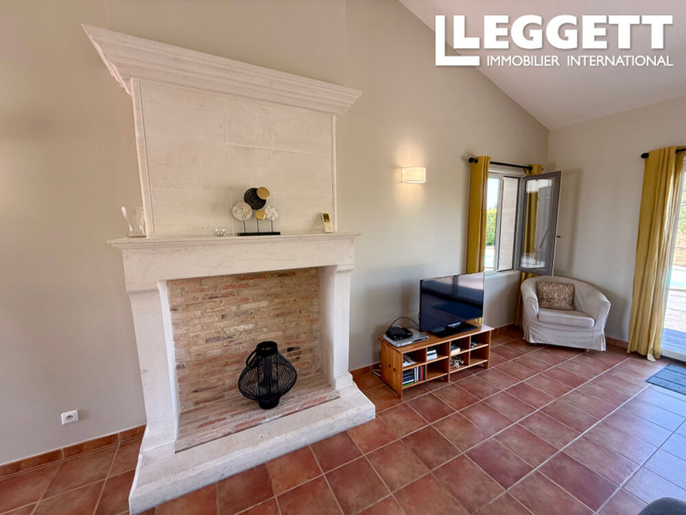 Vente Maison Une maison familiale de quatre chambres avec des espaces de vie spacieux et aérés, piscine privée Chalais