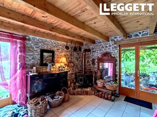 Vente Maison Maison de caractère rénovée. Vaste terrain bucolique de 9000 m² et cadre naturel préservé en bord de rivière. ChÂteau-sur-cher