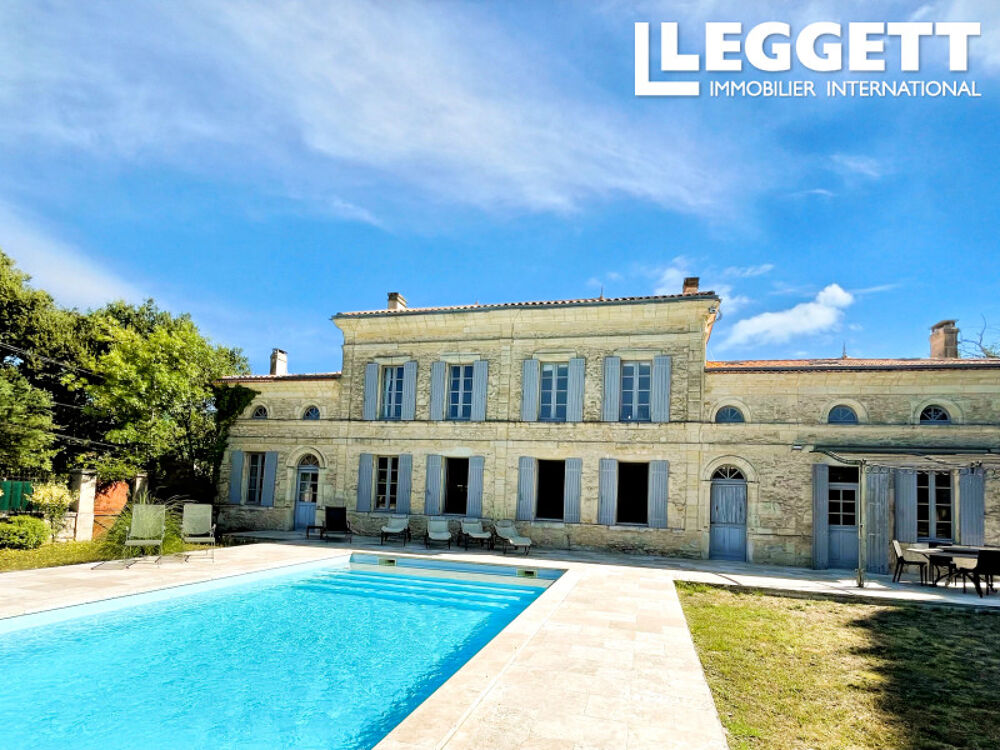 Maison en pierre de 4 chambres. Jardin, piscine, garage, dépendances et un atelier. Près de Blaye.