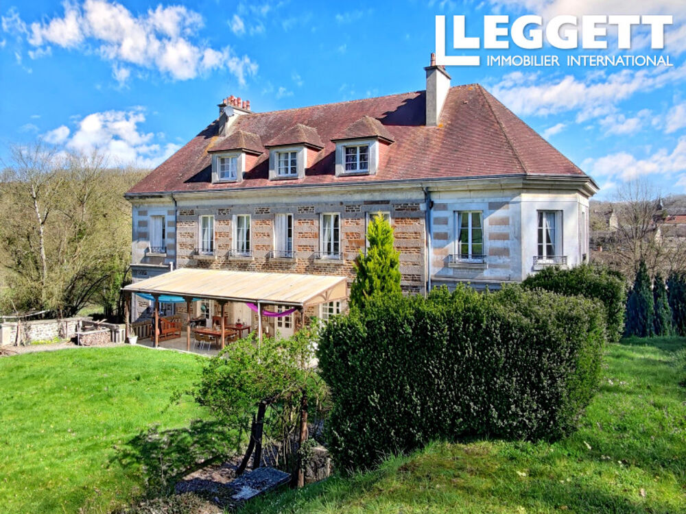 Vente Propriété/Château Un château classique du XIXe siècle, actuellement résidence familiale, offrant de revenues possibilités. Saint-pierre-du-regard