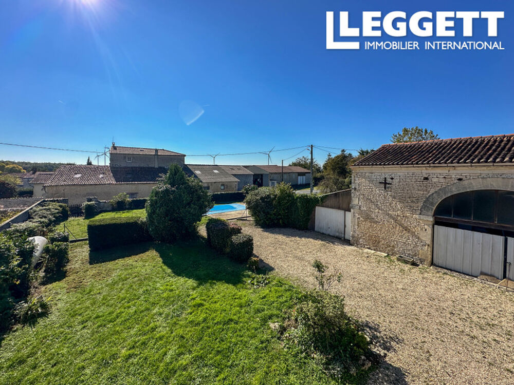 Vente Maison Maison avec 2 chambres plus un appartement indépendant , jardin et piscine . Proche de Matha . Gibourne