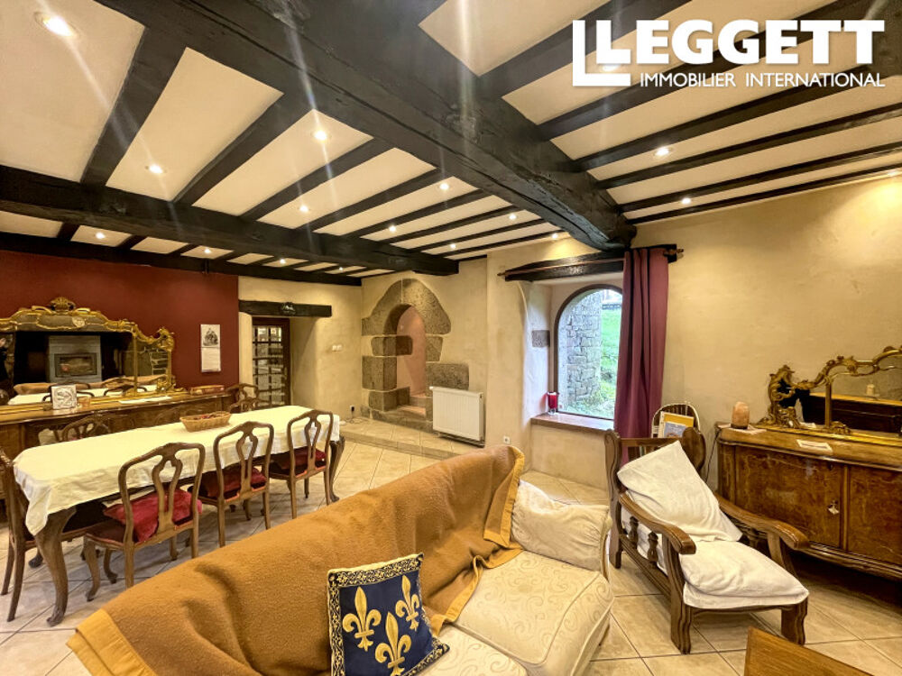 Vente Maison Manoir de caractère du XVIIe siècle avec 2 gîtes dans un cadre champêtre idyllique, sur un terrain de 19563 m2 Duault