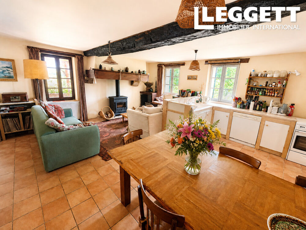Vente Maison Magnifique maison de ferme en pierre de 4 chambres avec terrasse, piscine chauffée et vue sur la campagne. Miramont-de-guyenne