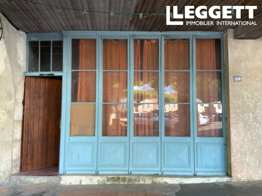 Vente Maison Grande maison de village élégante, 300 m2, avec terrasse, deux garages et une devanture. Sos