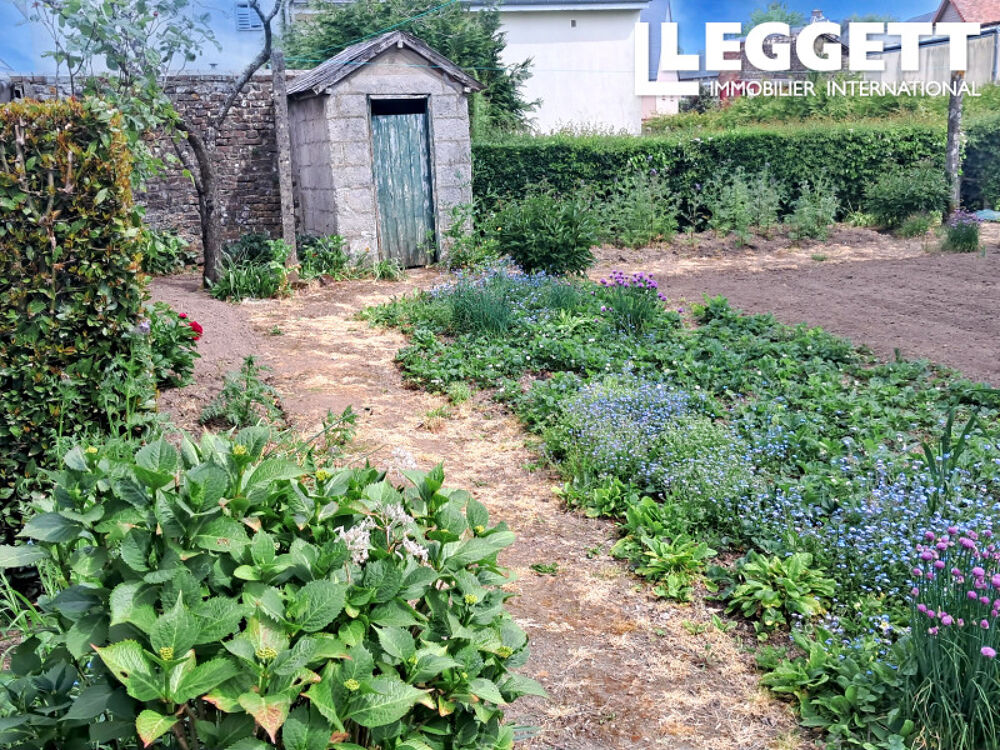 Vente Maison Une maison idéale : une maison de ville de trois chambres, à deux pas de commerces.<br />Restaurant/bar en village! La ferriÈre-aux-Étangs
