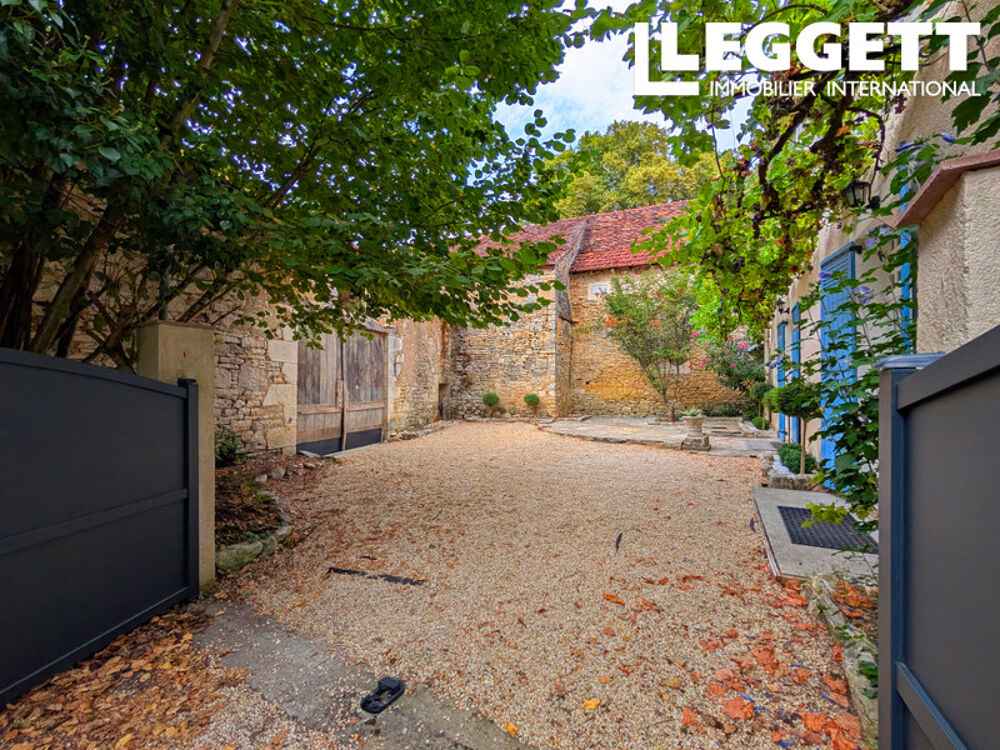 Maison de Maître du XVIIe/XVIIIe bien rénovée, avec cour et grange, dans un joli village