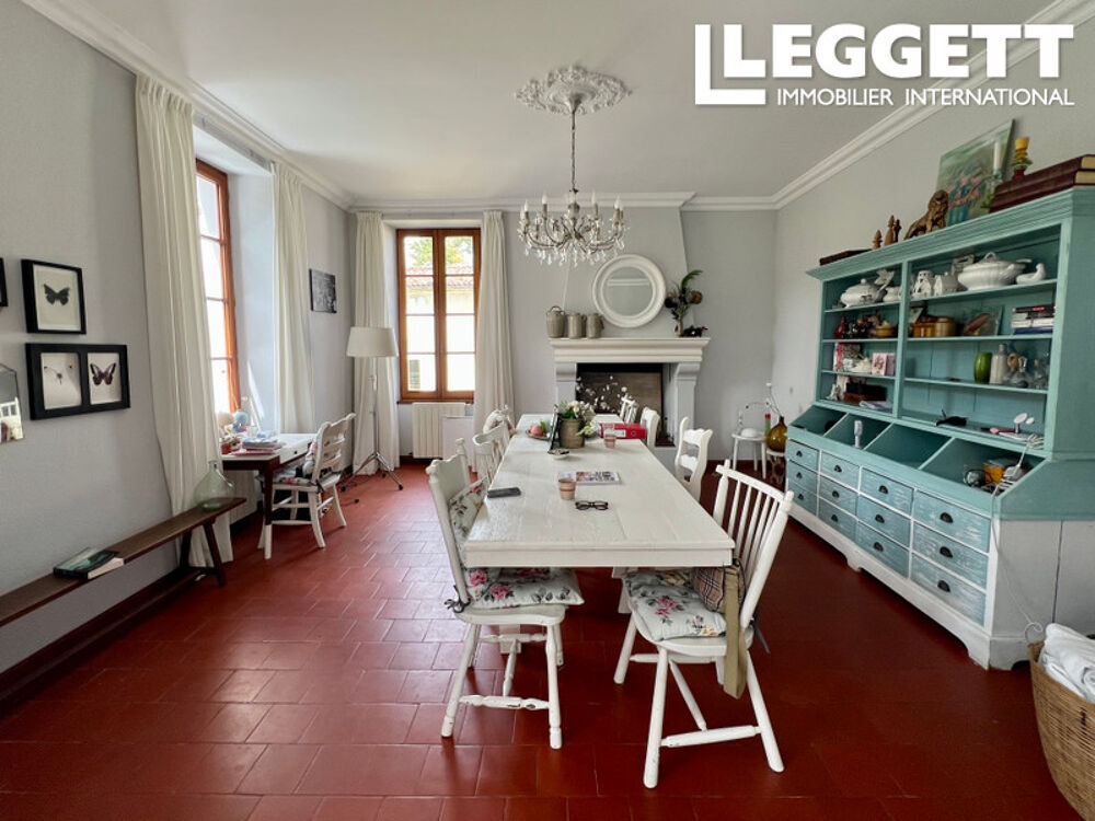 Maison individuelle de 5 chambres avec piscine chauffée, beau jardin, grange à Lorignac