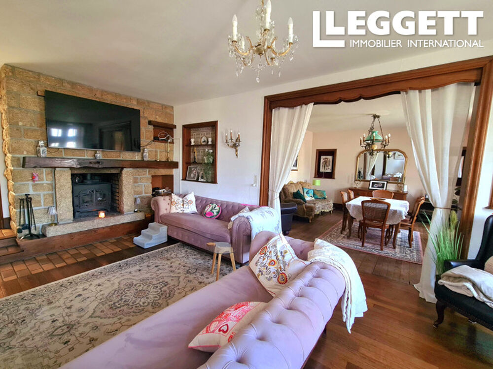 Vente Maison Maison de maître avec B&B, gîte, magasin, dépendances et jardin de 2 000 m² au c?ur de Passais.<br /> Passais villages