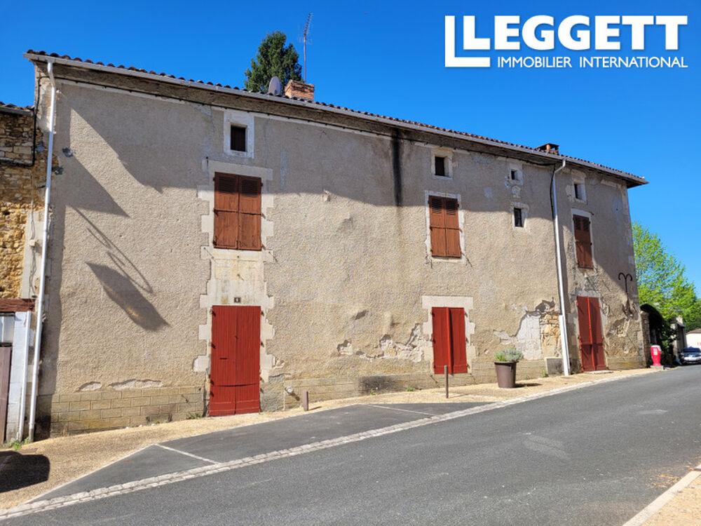Spacieuse maison dans le charmant centre du village, 6 chambres, 2 salles de bains, garage, atelier et jardin