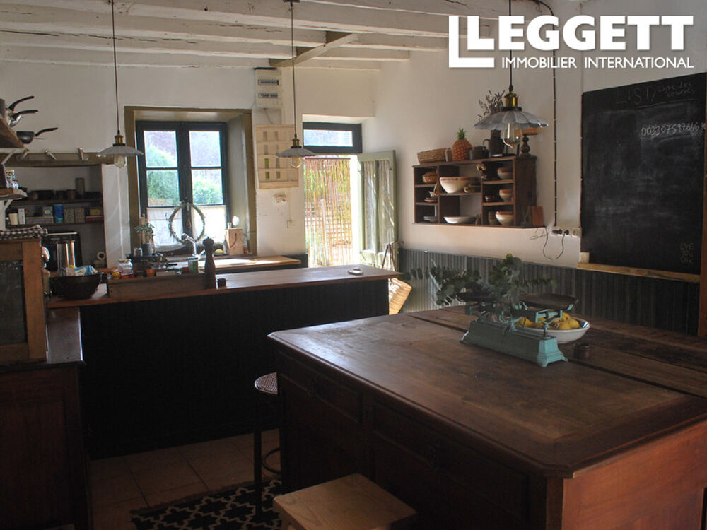 Vente Maison Une jolie maison de village indépendante comprenant une chambre, avec jardin attenant, grange et atelier Lussac-les-Églises