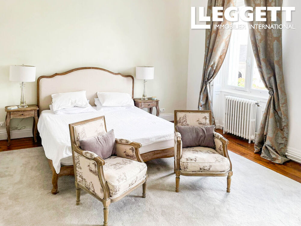 Vente Propriété/Château Château du XIXe siècle magnifiquement restauré : 12 chambres, 9 salles de bains, piscine,  centre Aulnay Aulnay