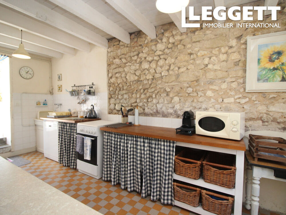 Vente Maison Une grande maison de 4 chambres et 3 salles de bains située au c?ur du village, avec un grand jardin Saint-hippolyte