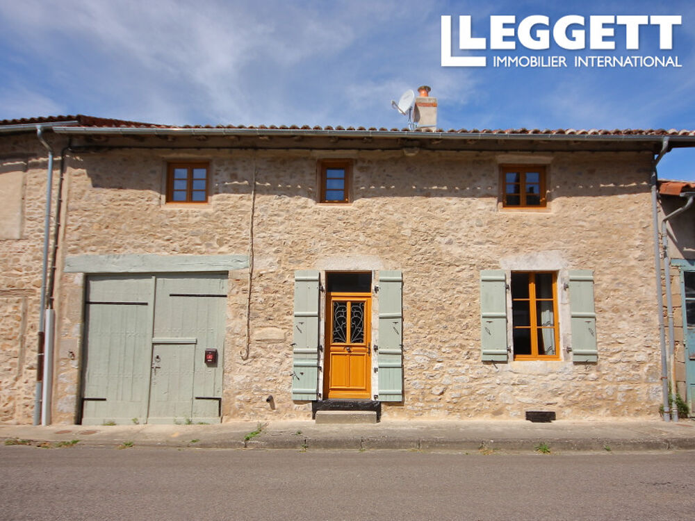 Vente Maison Superbe propriété de village, 4 chambres, 2 salles de bains, grange, jardin et proche des lacs de loisirs. Les salles-lavauguyon