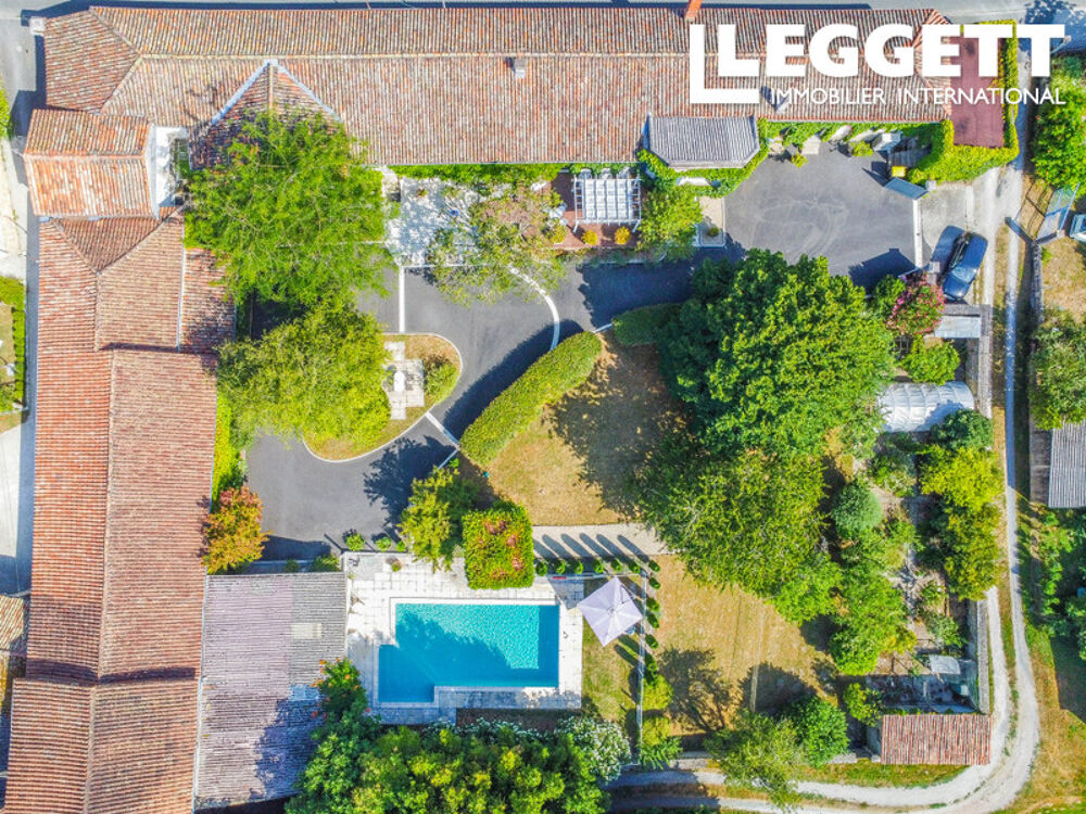 Vente Maison Longère de plain-pied, 5 chambres, piscine et dépendances, terrain clos et arboré, 20mn gare d?Angoulême AngoulÊme