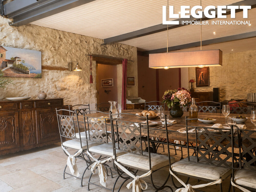 Propriété de caractère entièrement rénové avec 10 chambres, piscine et vues panoramiques