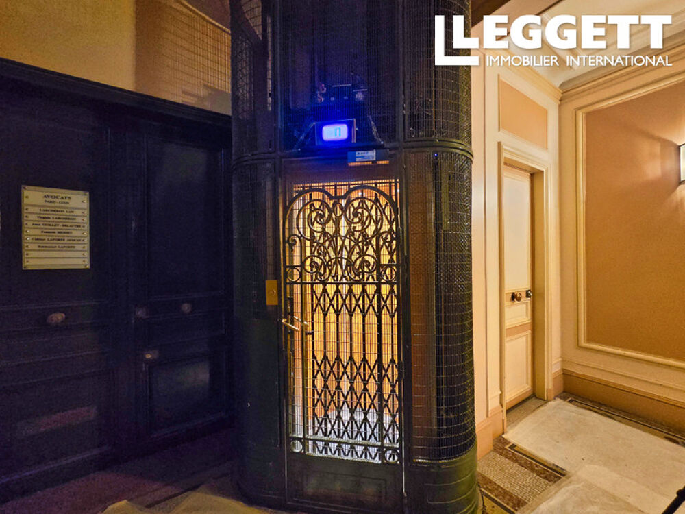Vente Appartement Appartement d'une pièce dans un immeuble  haussmannien, dans Paris 16ème, au 6ème étage 2 accès dont ascenseur Paris 16